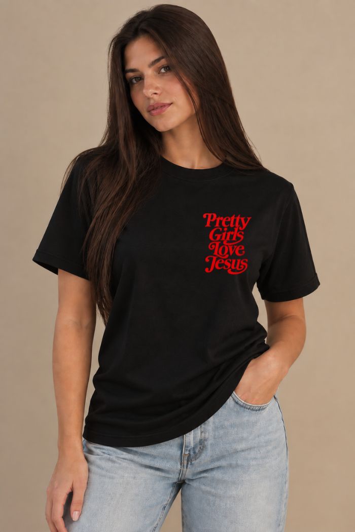 Camiseta Regular Fit GOD HEAVY™ - Pretty Girls Love Jesus