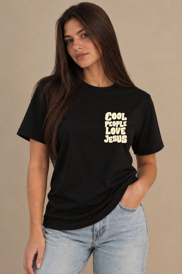 Camiseta Regular Fit GOD HEAVY™ - Cool People Love Jesus