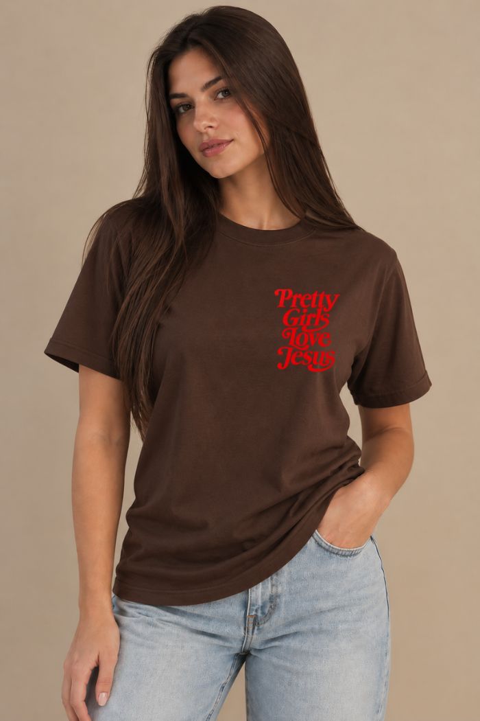 Camiseta Regular Fit GOD HEAVY™ - Pretty Girls Love Jesus