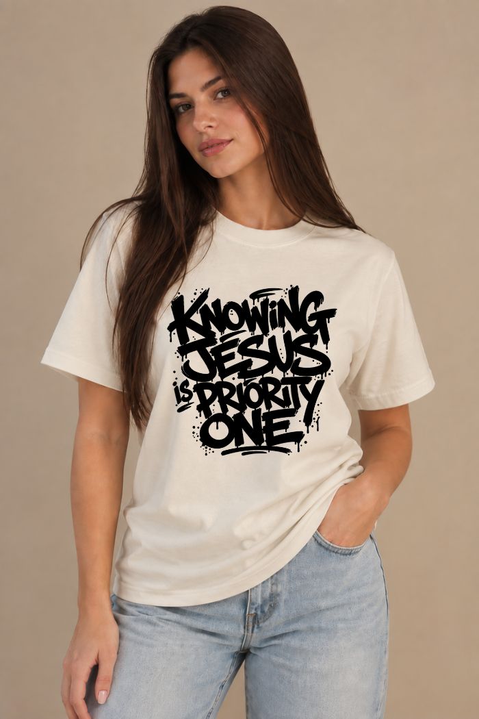 Camiseta Regular Fit GOD HEAVY™ - Knowing Jesus