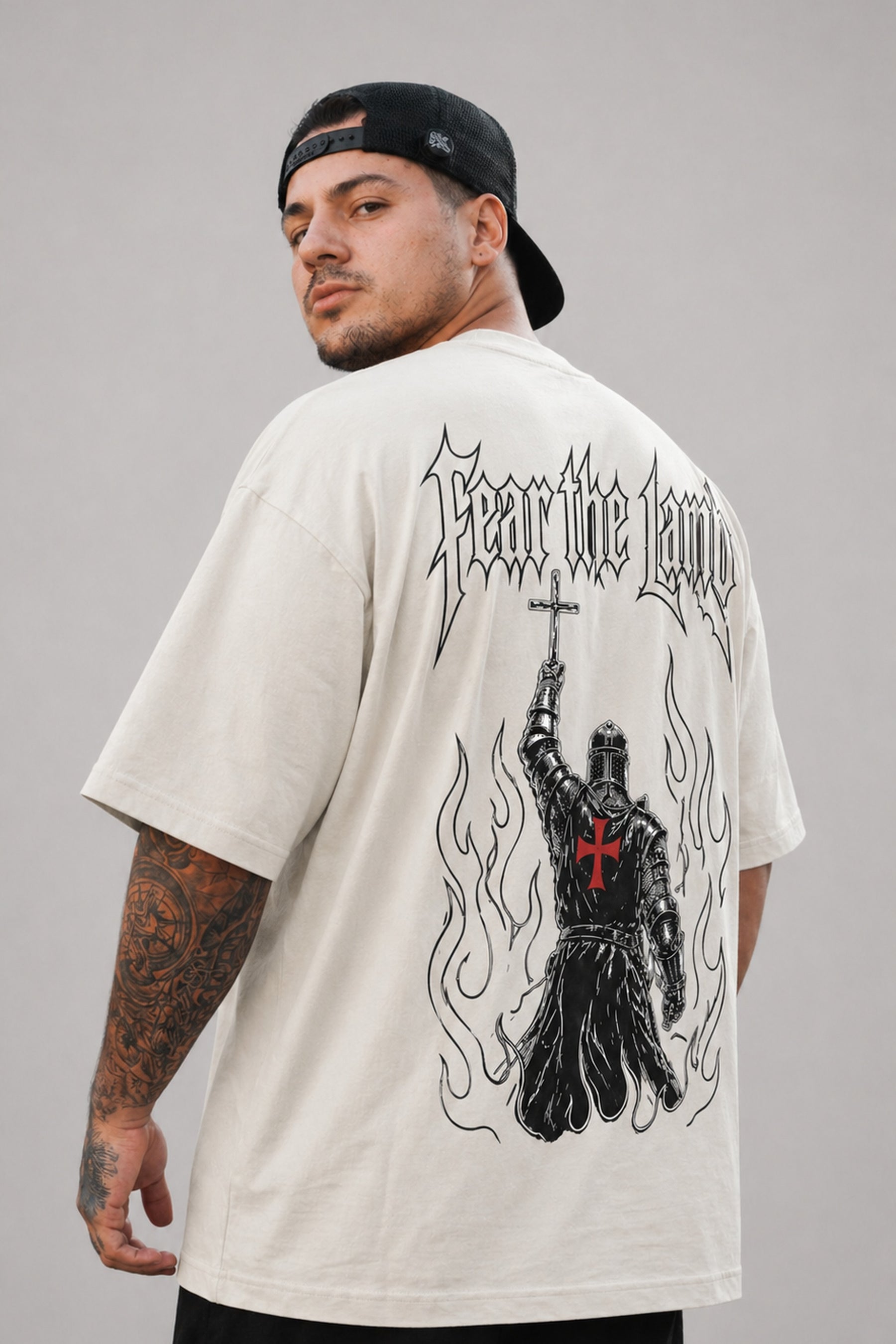Camiseta oversized GODTIER estampa Draw Fear the Lamb — foto 4