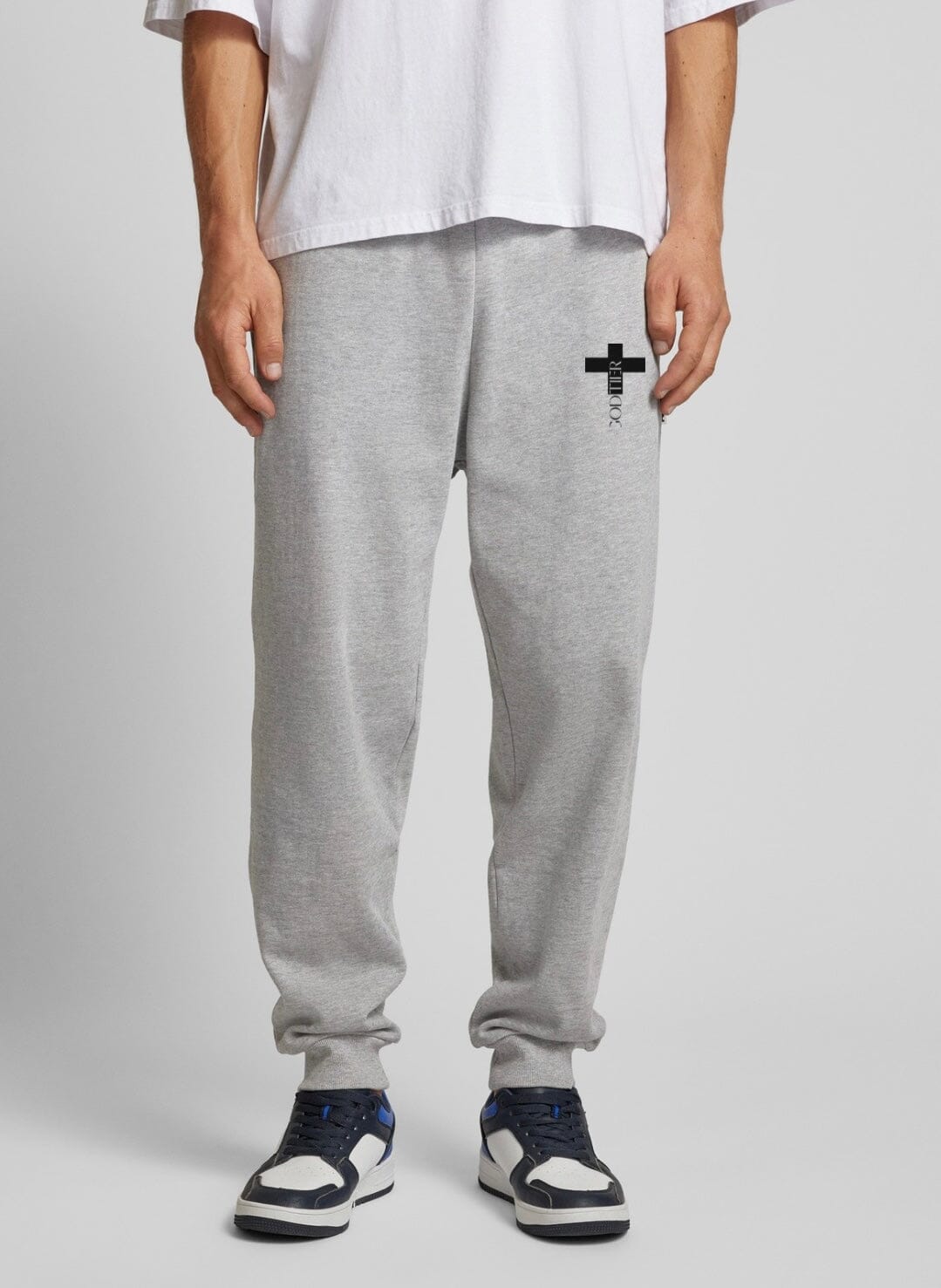 Calça Moletom - Cruz com escrita GodTier God Tier P Cinza