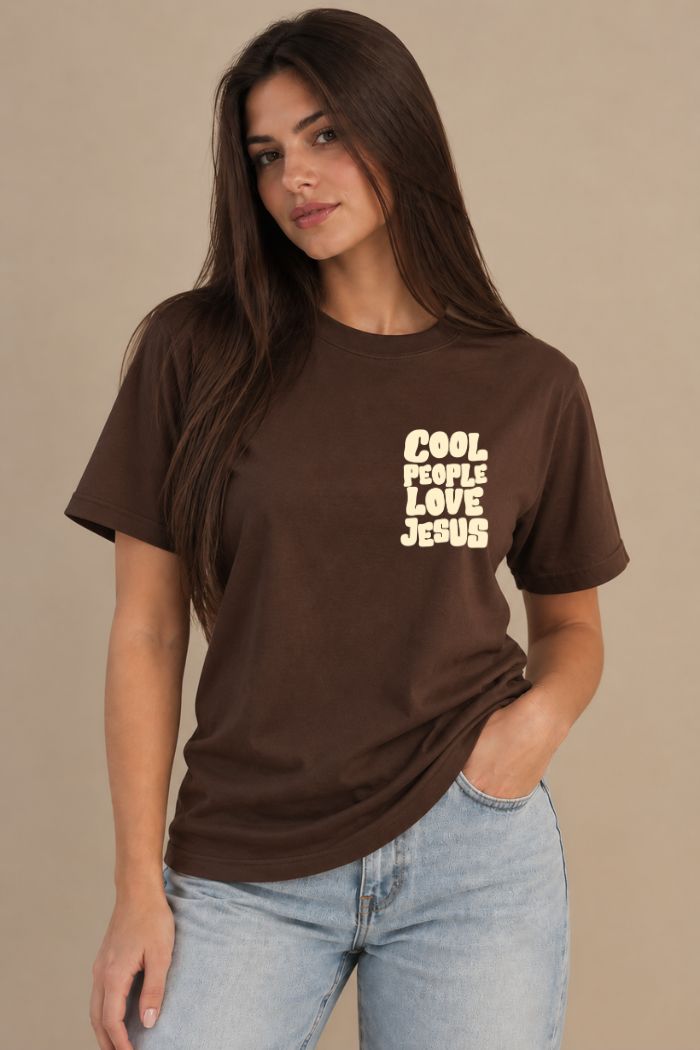 Camiseta Regular Fit GOD HEAVY™ - Cool People Love Jesus