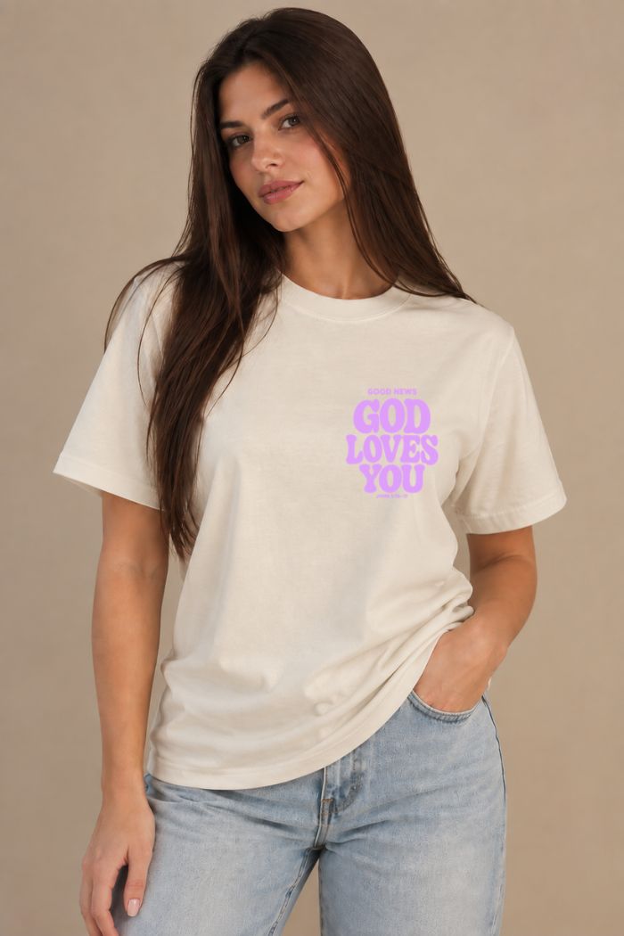 Camiseta Regular Fit GOD HEAVY™ - God Loves You