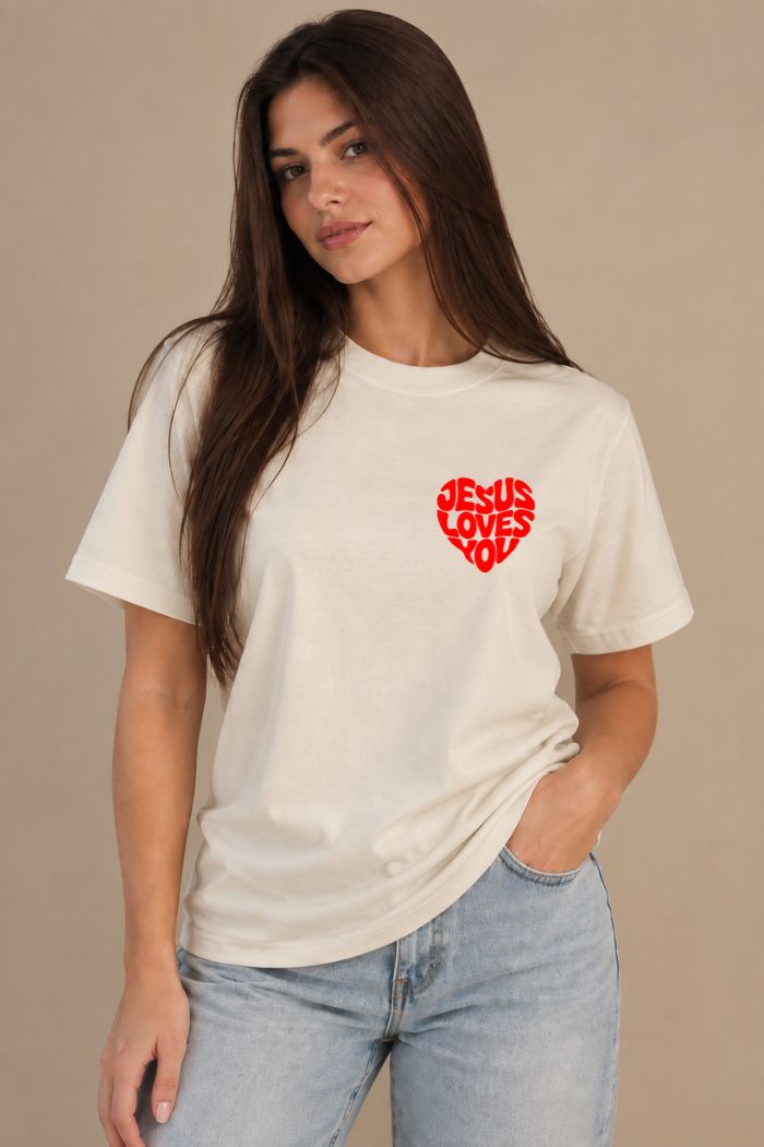 Camiseta Regular Fit GOD HEAVY™ - Jesus Loves You