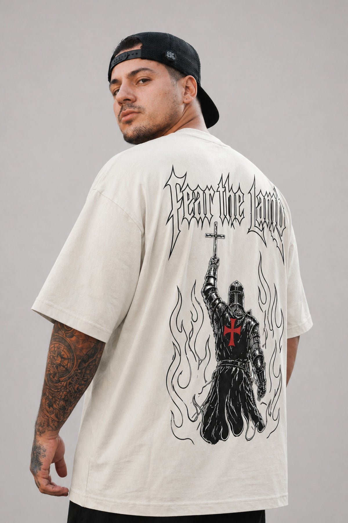 Camiseta oversized GODTIER estampa Draw Fear the Lamb — foto 4